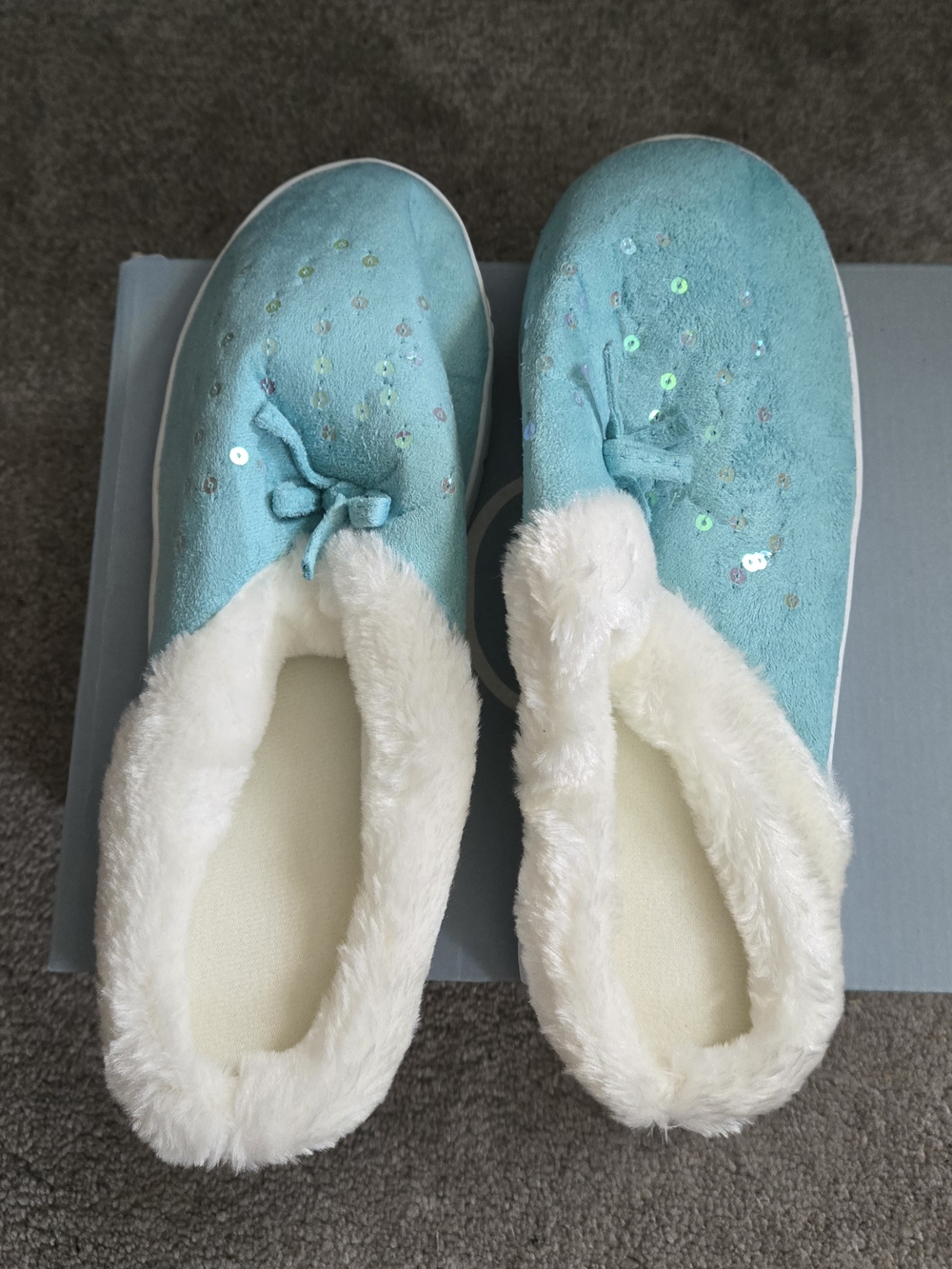 White And Blue Women Slip-On Slippers Size Large (9-10)